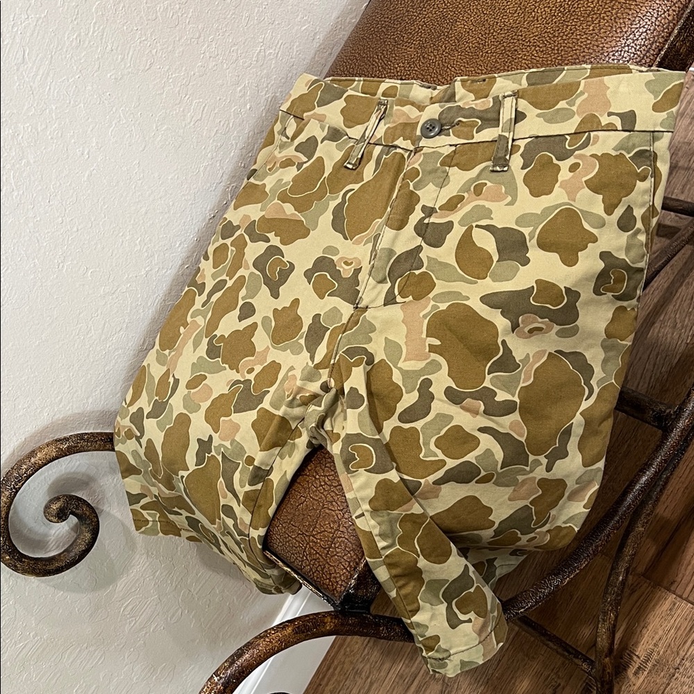 Like New Carhartt Camouflage Cotton Stretch Shorts in Olive Green & Tan!
